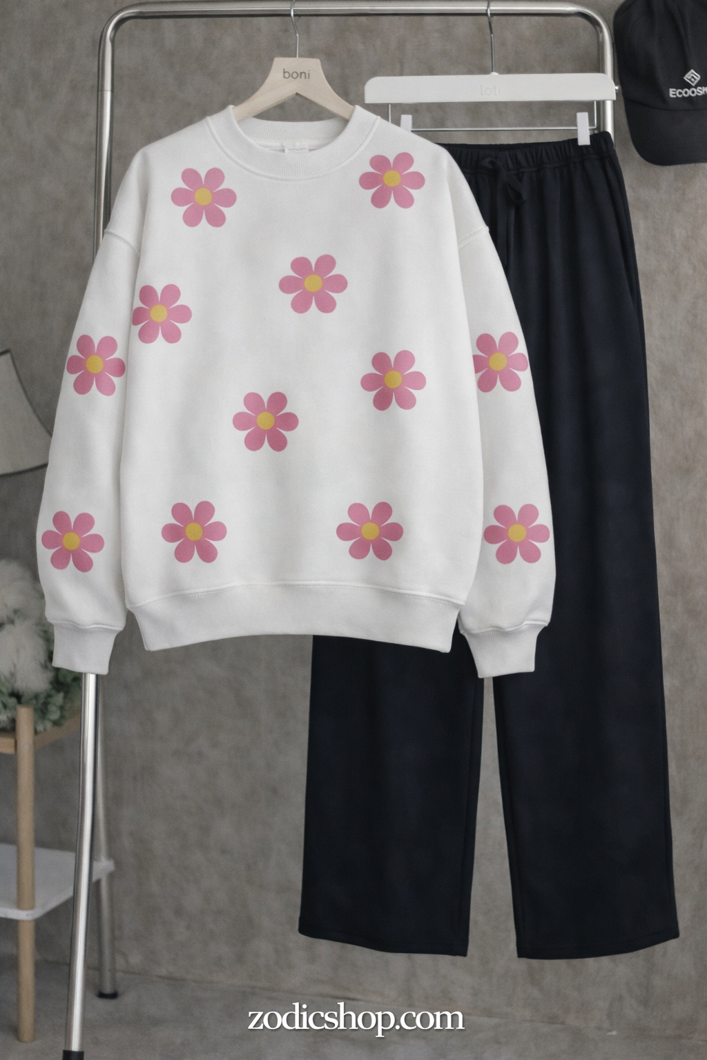 White Daisy Sweatshirt & Trouser Combo
