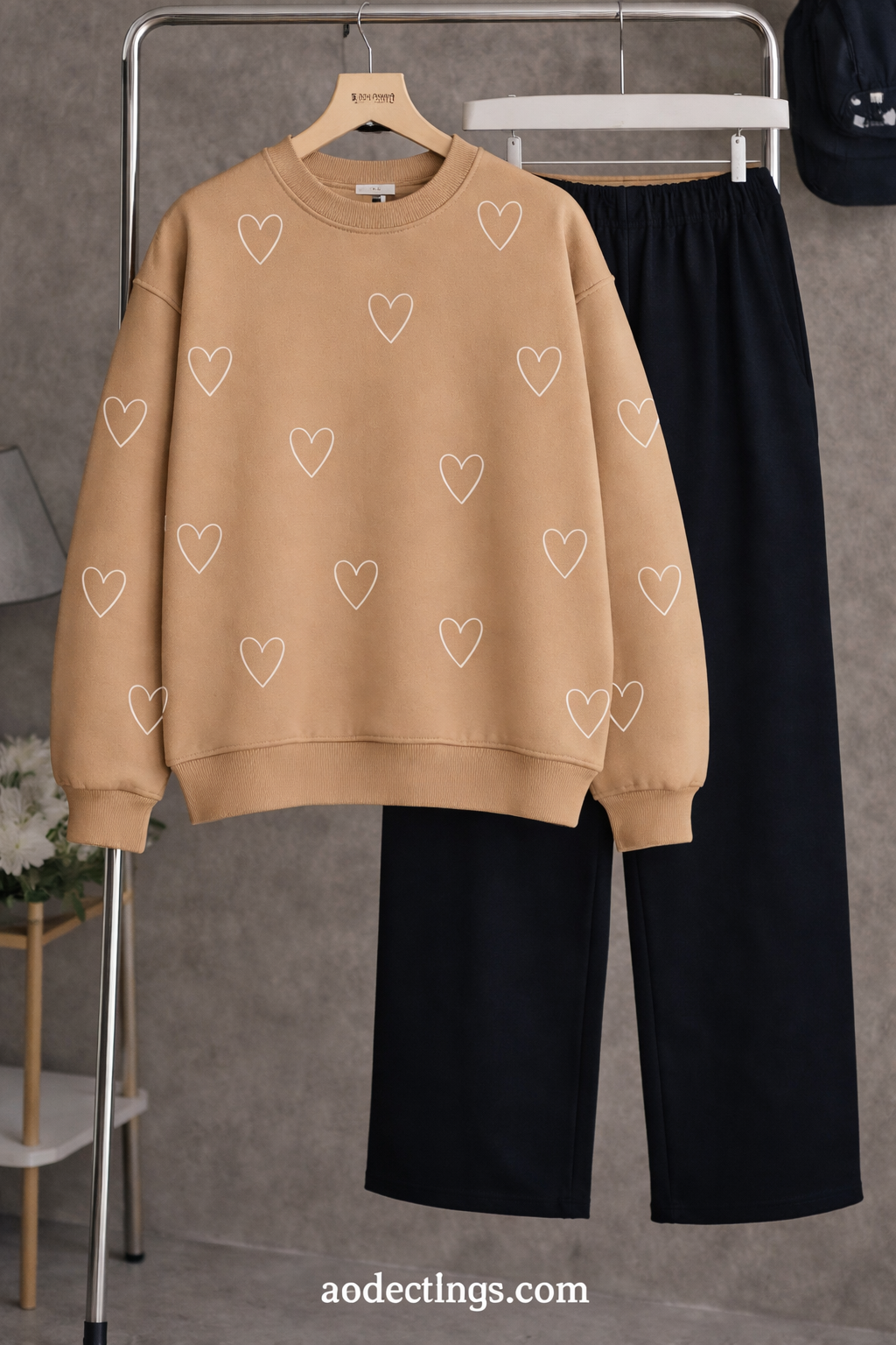 Heart Print Fleece Sweatshirt – Tan