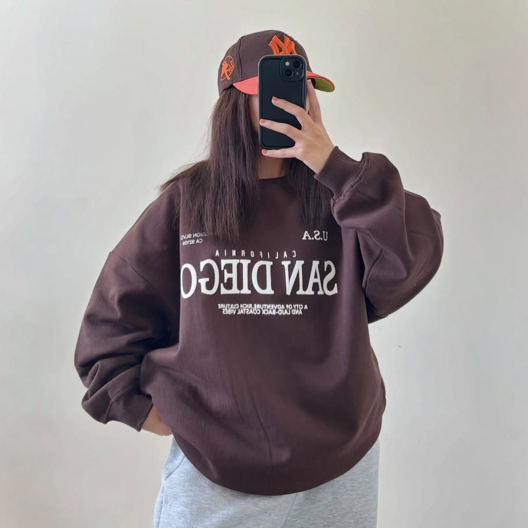 Chocolate Brown “San Diego” Oversized Sweatshirt – Trendy Winter Style