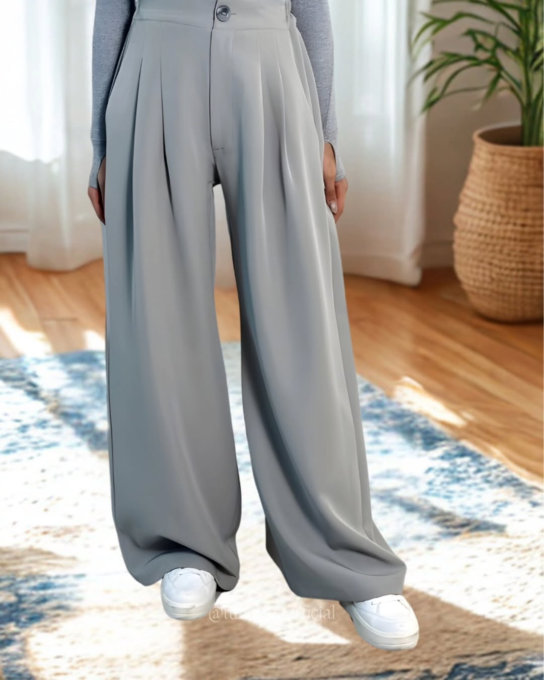 Light Grey Wide-Leg Pants – Modern Professional Wear